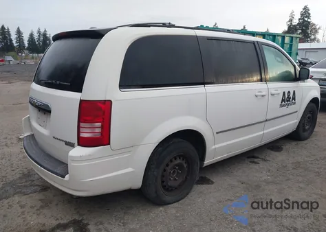 2010 Chrysler Town & Country Touring from USA, damaged, VIN 2A4RR5D10AR270702
